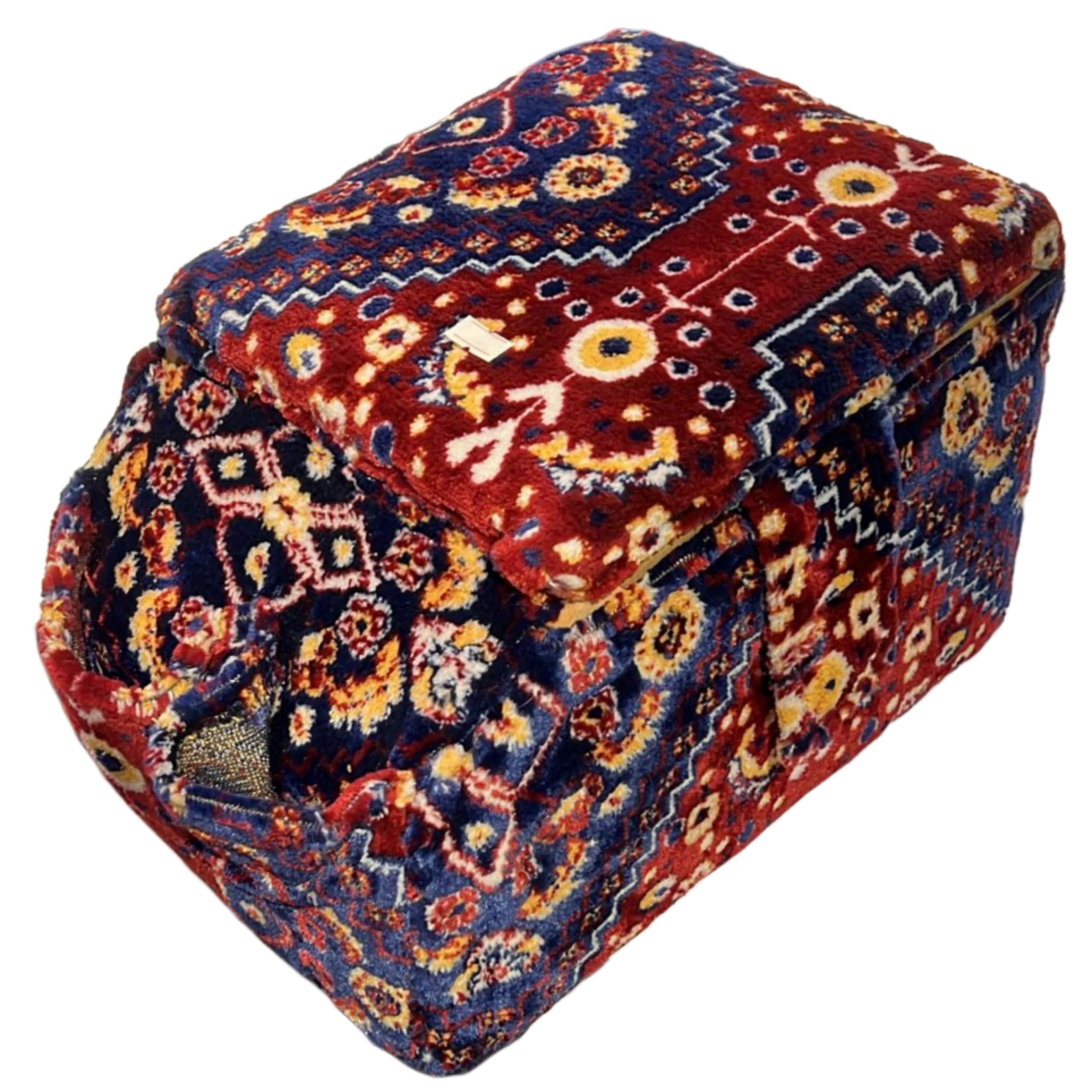 مده مع 4 تكايات 8  اشخاص  نقطة احمر و أصفر